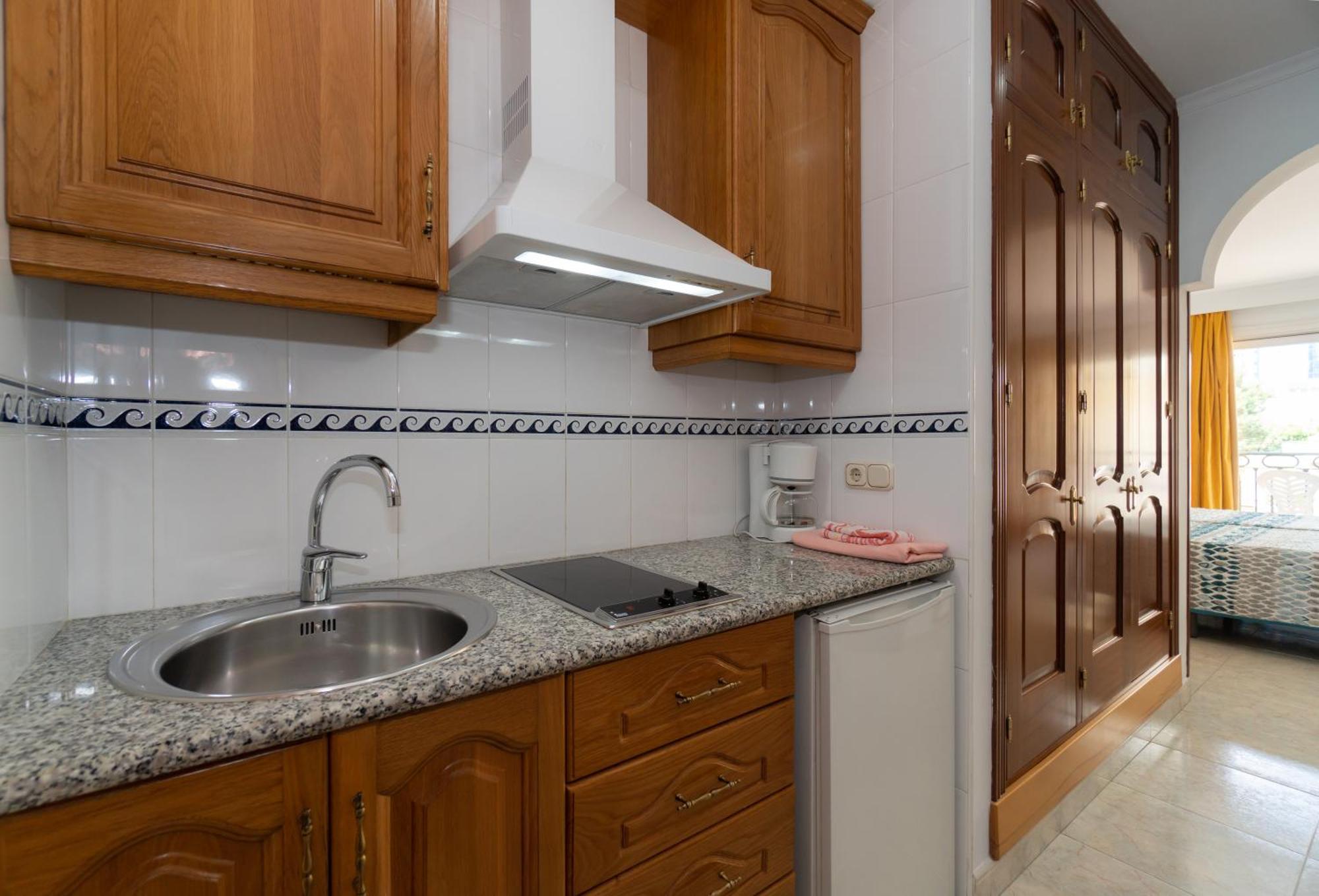 Apartamentos Leonor Carihuela 托雷莫利诺斯 外观 照片