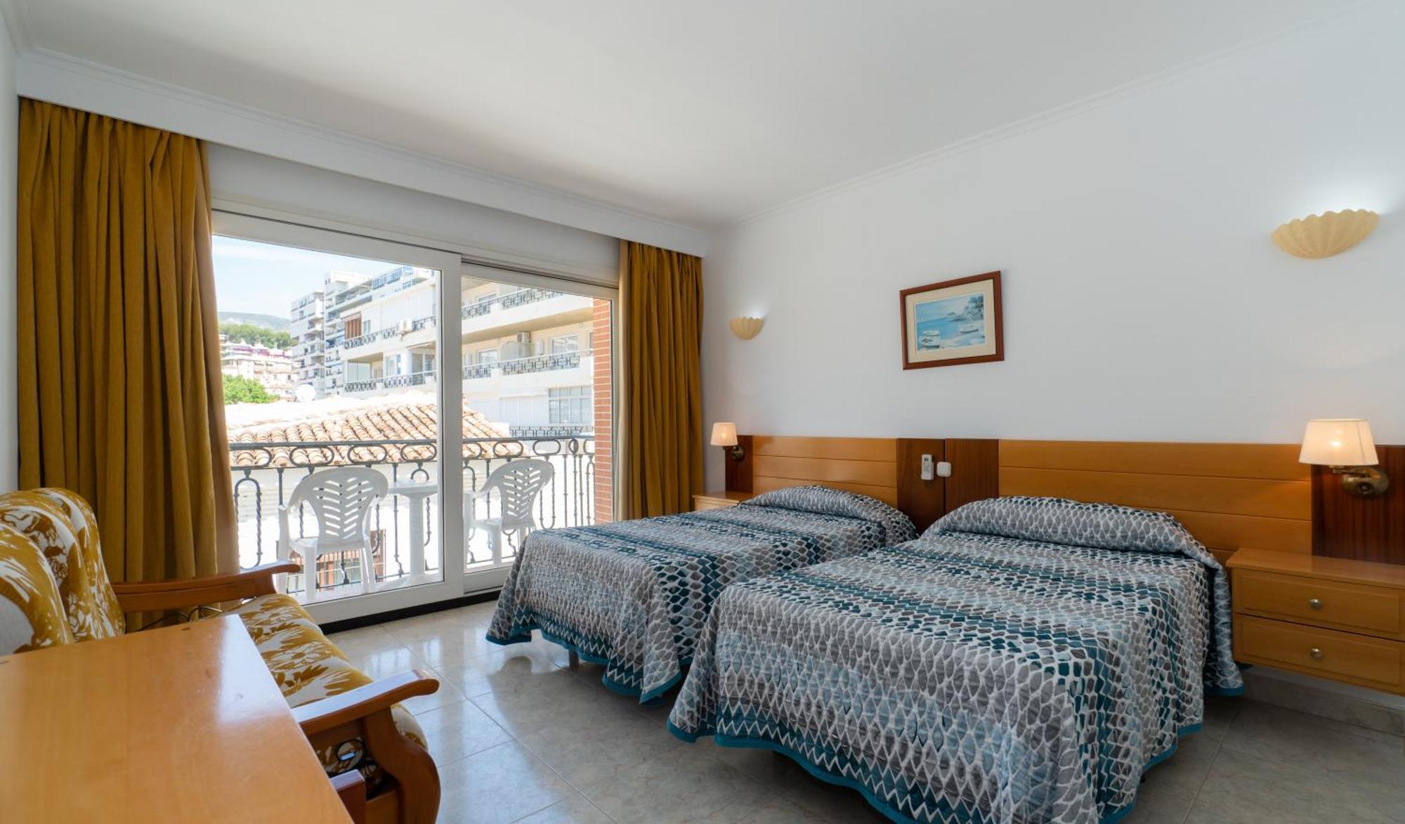 Apartamentos Leonor Carihuela 托雷莫利诺斯 外观 照片