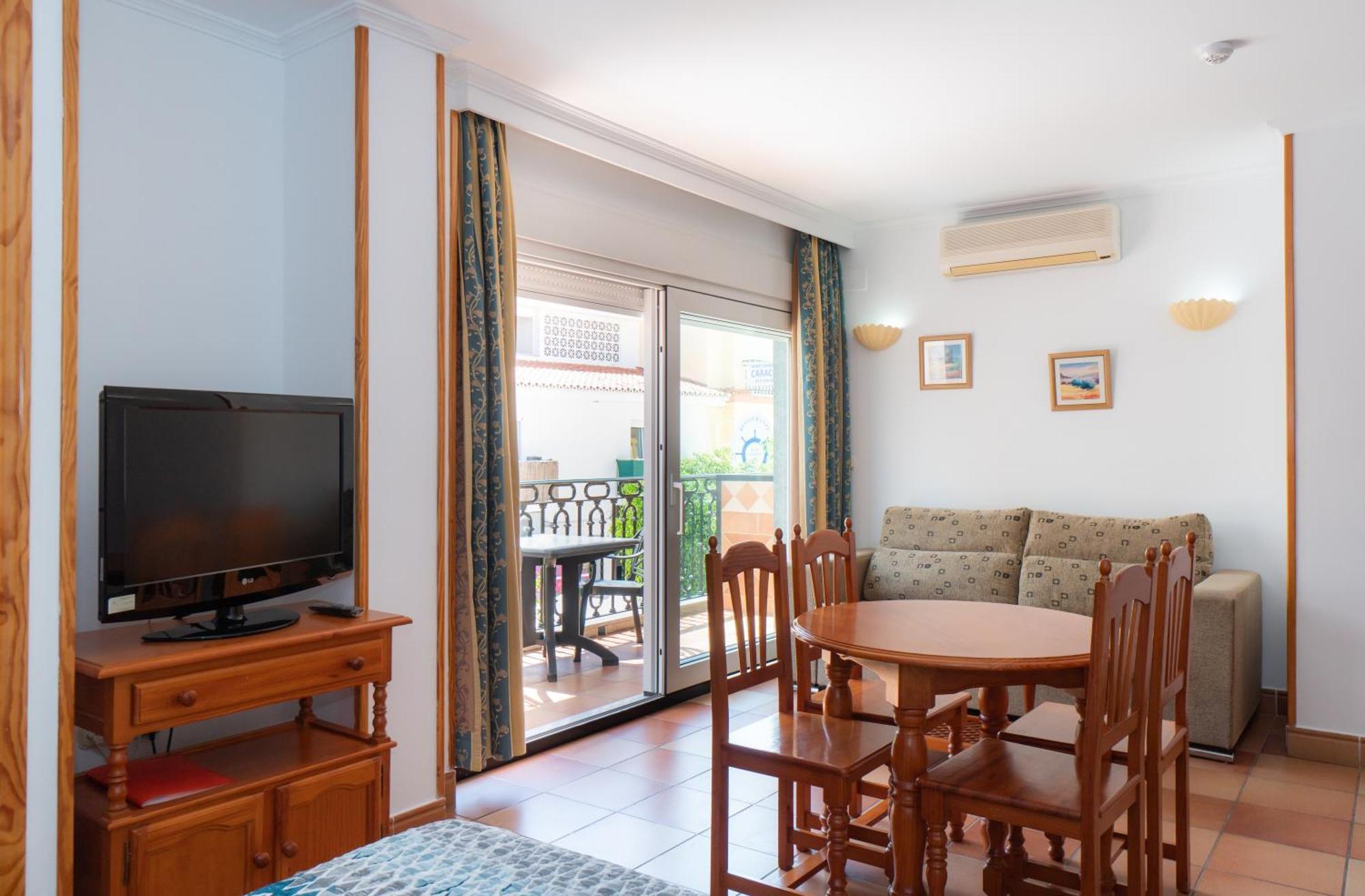 Apartamentos Leonor Carihuela 托雷莫利诺斯 外观 照片