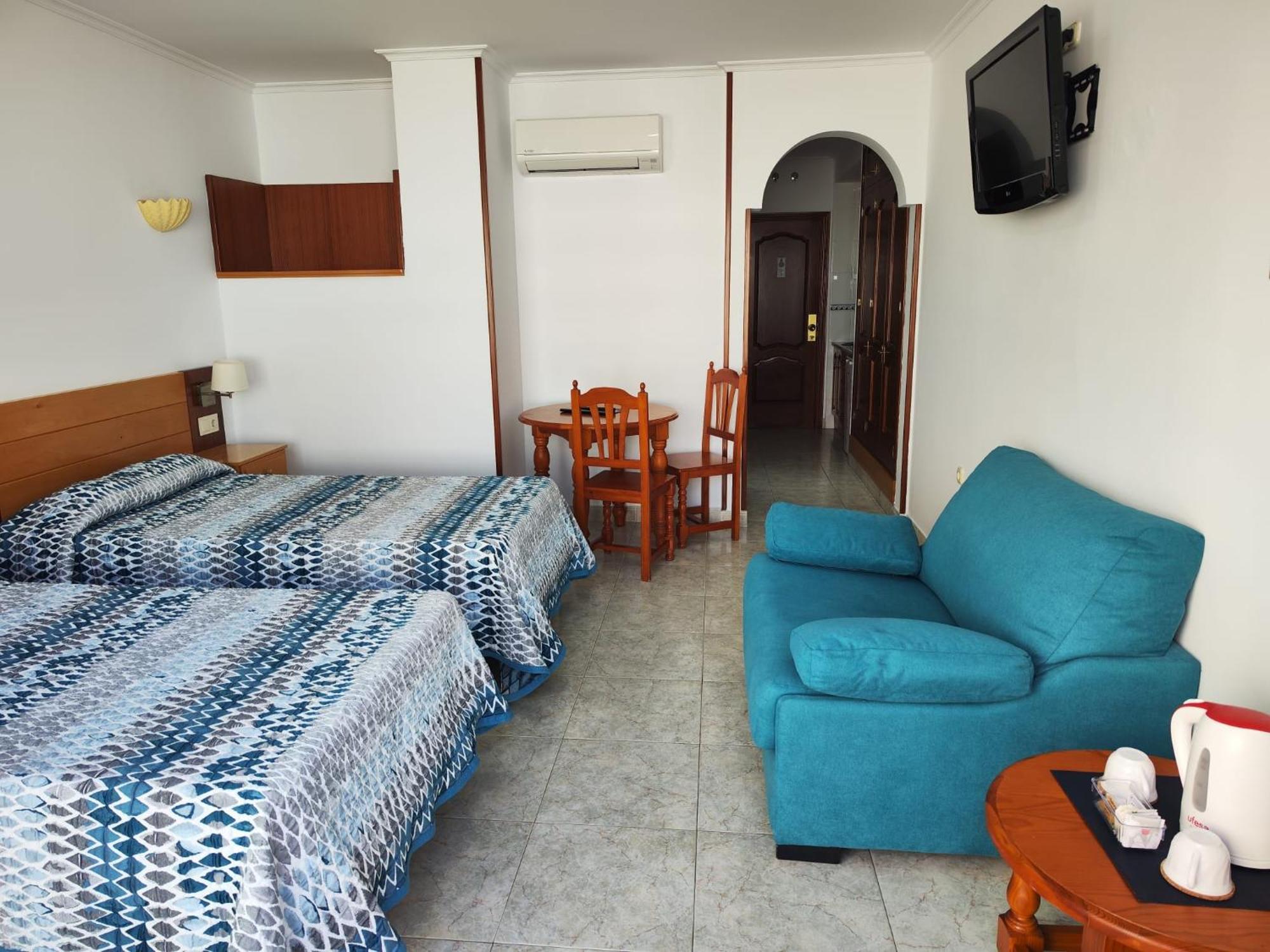 Apartamentos Leonor Carihuela 托雷莫利诺斯 外观 照片