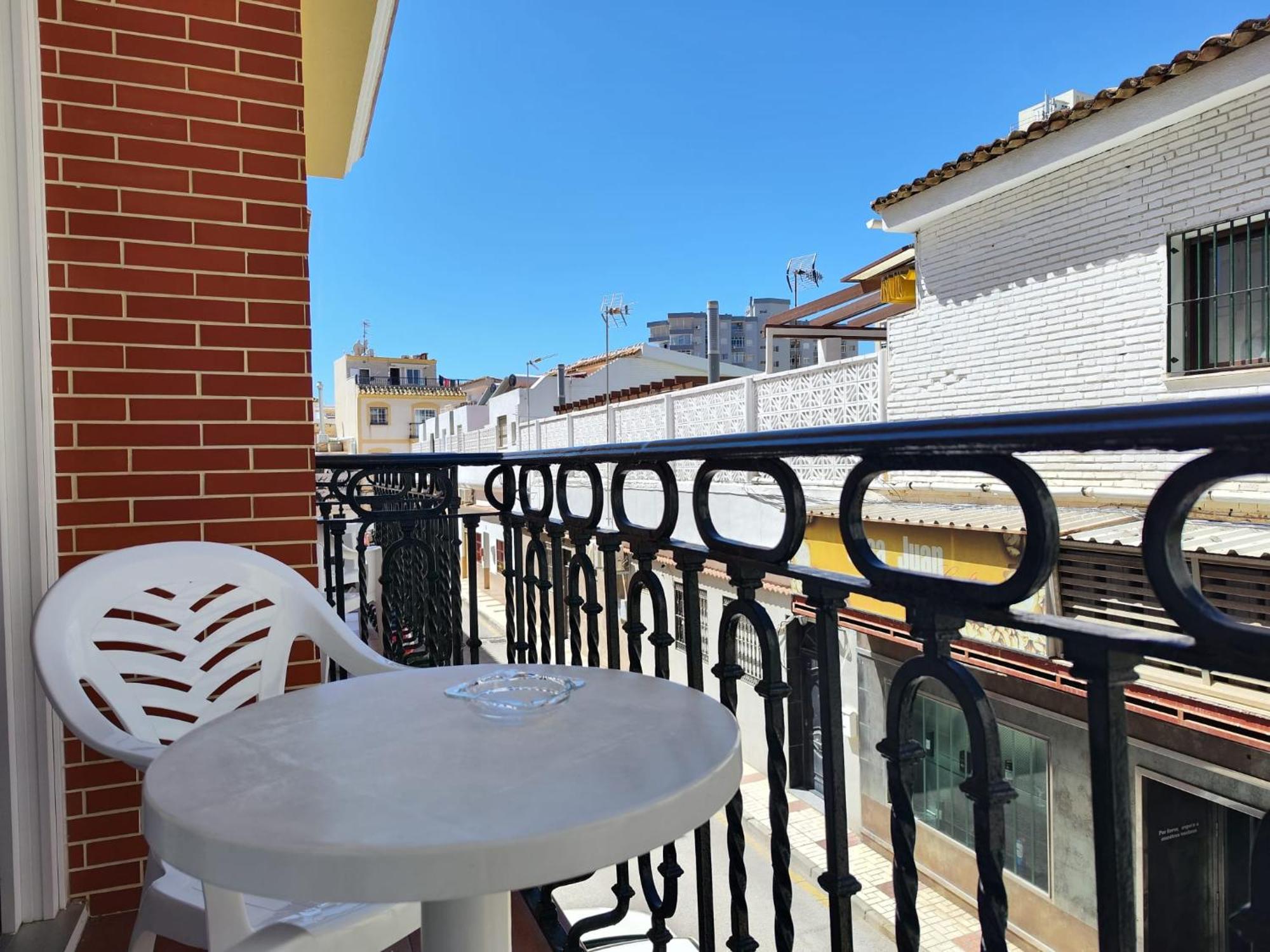 Apartamentos Leonor Carihuela 托雷莫利诺斯 外观 照片