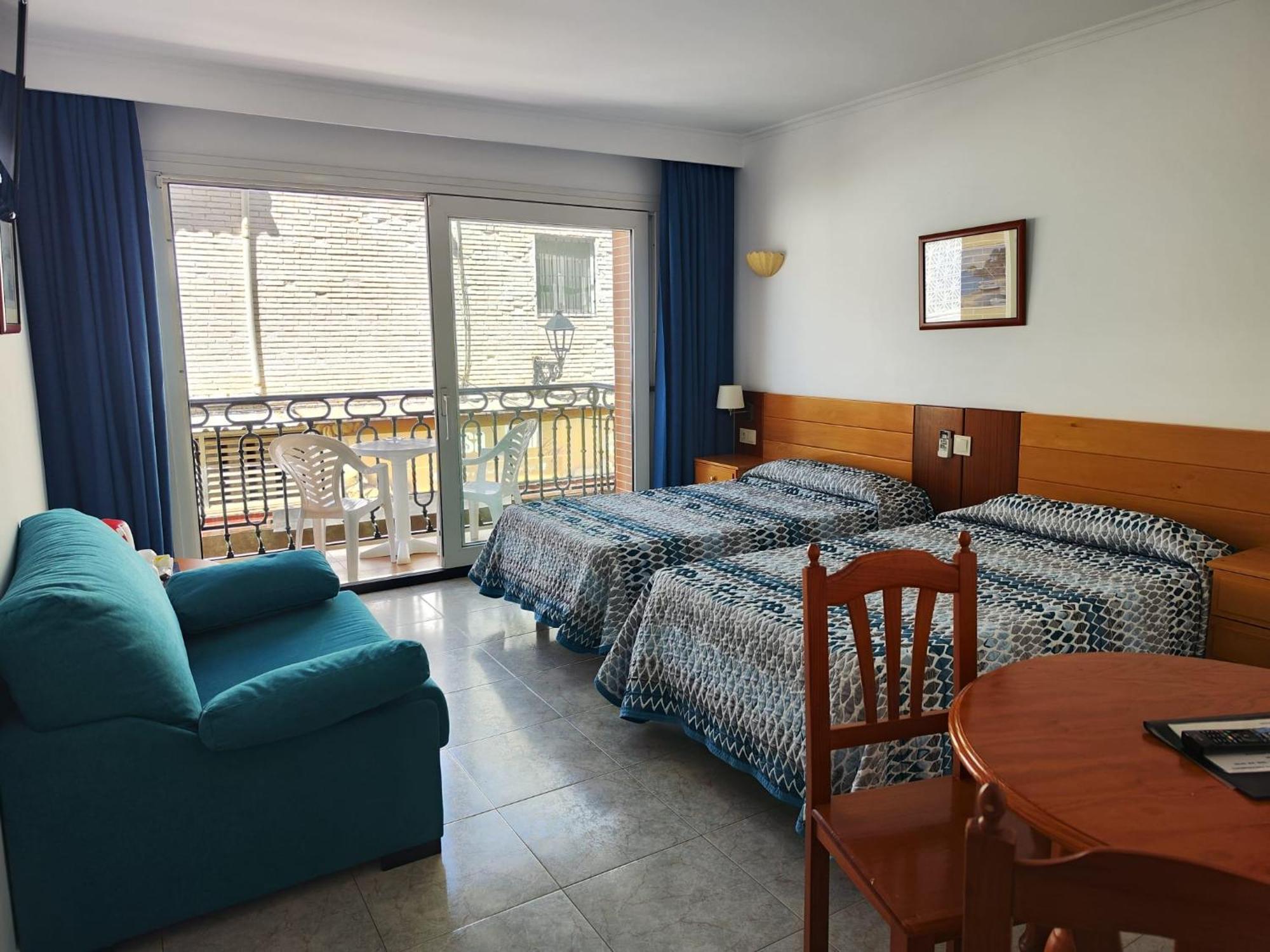 Apartamentos Leonor Carihuela 托雷莫利诺斯 外观 照片