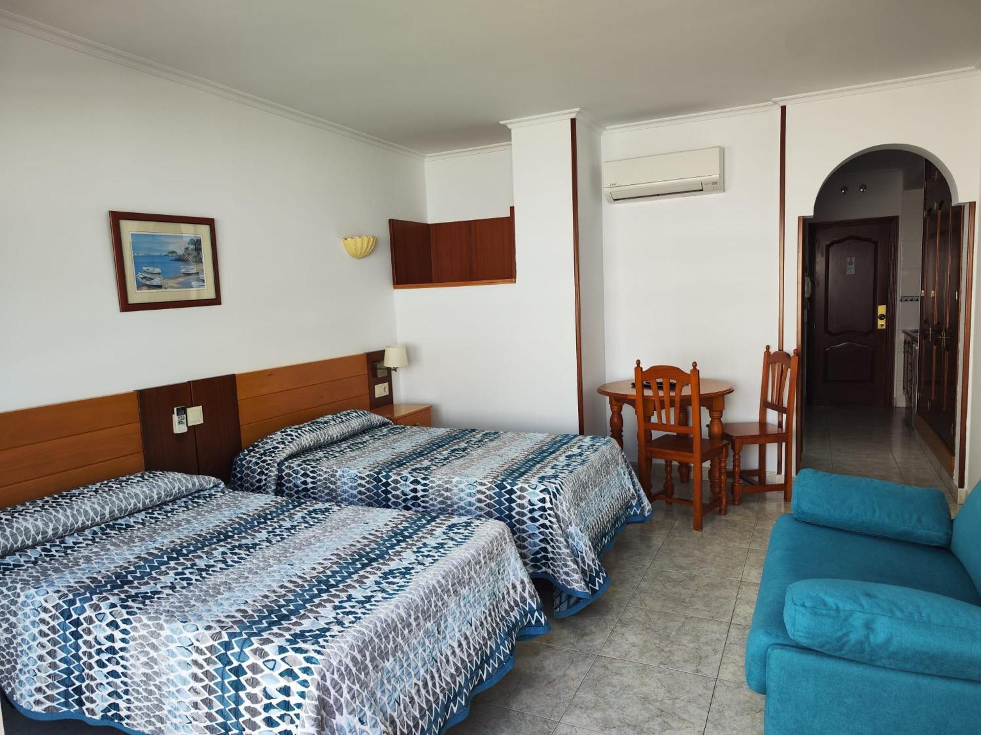 Apartamentos Leonor Carihuela 托雷莫利诺斯 外观 照片