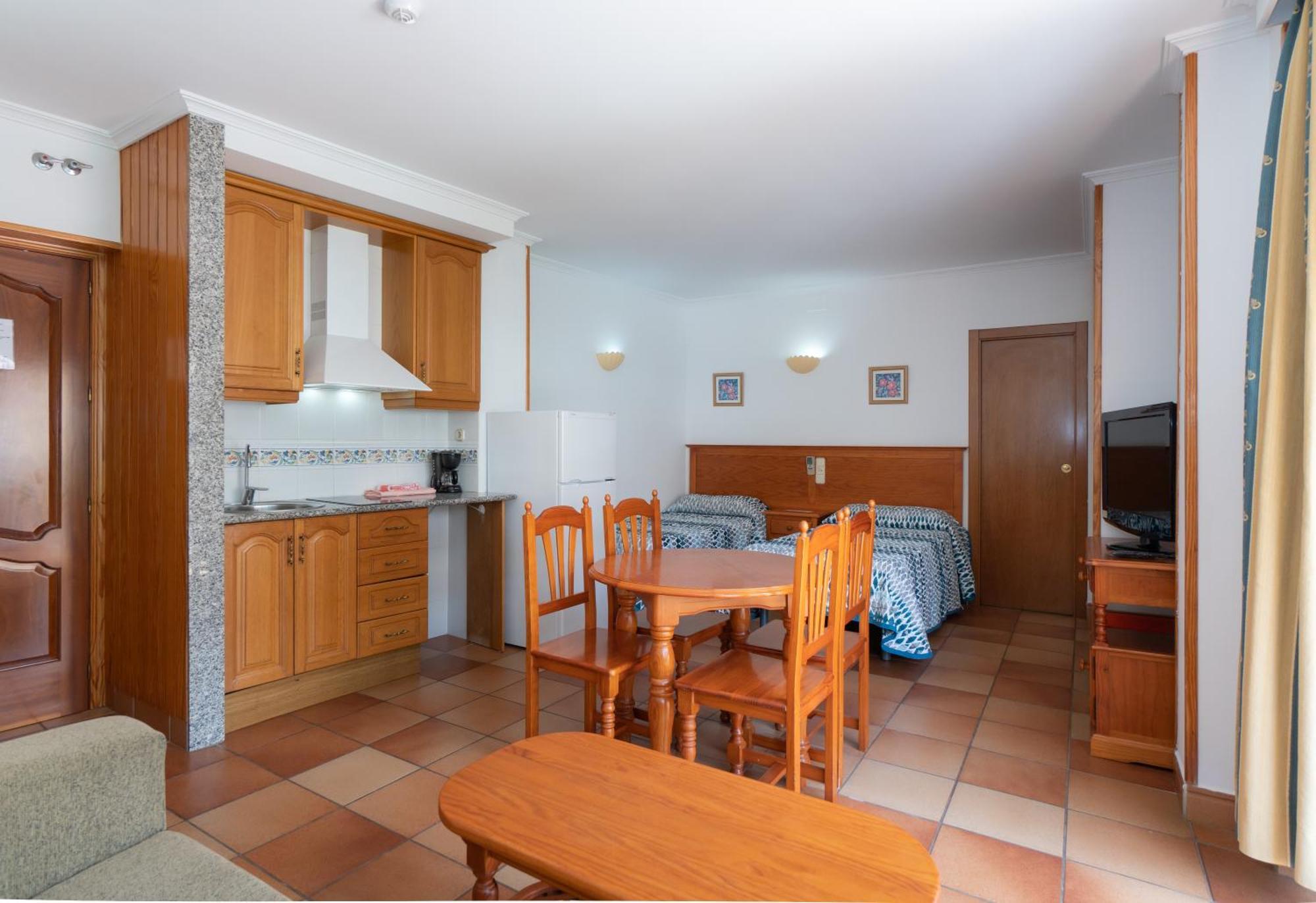 Apartamentos Leonor Carihuela 托雷莫利诺斯 客房 照片